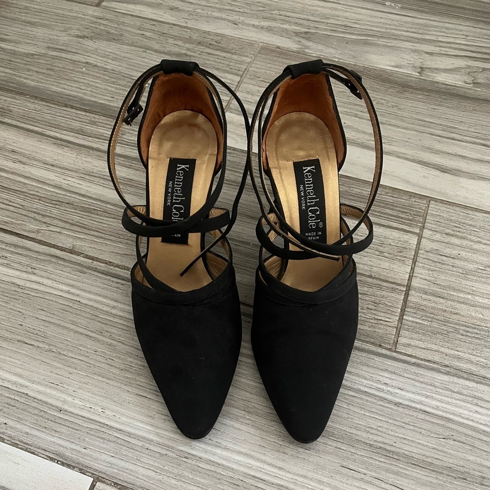 Vintage Kenneth Cole Black Heels - low heel & pointed toe